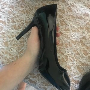 Black Peep-toe pumps